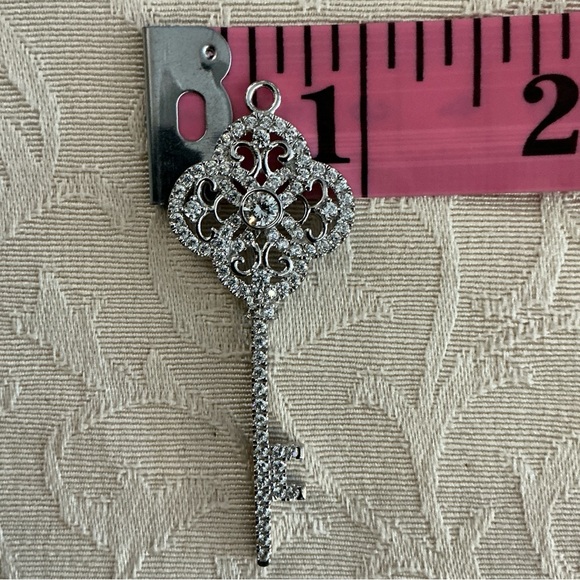 Sterling silver 925 key with CZ’s - beautiful sparkle - Picture 4 of 4